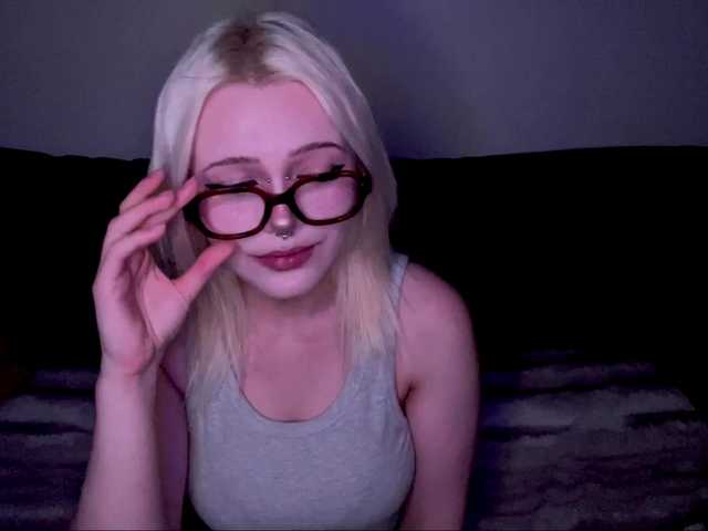 KittyKittyHey live cam preview