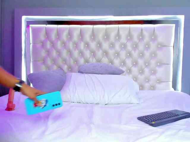 Charlotte-02 webcam