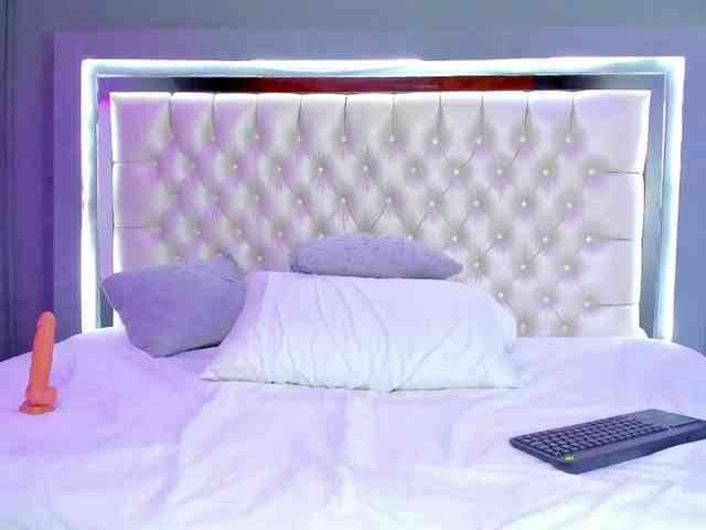 Charlotte-02 webcam