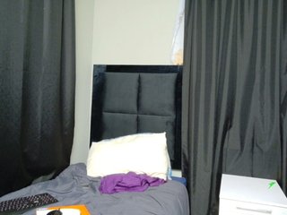 TyrasexyEyes's Live Webcam