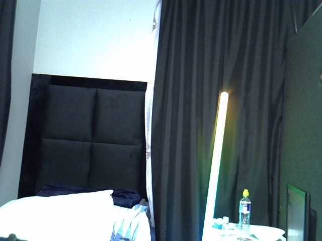 TyrasexyEyes live cam on BongaCams