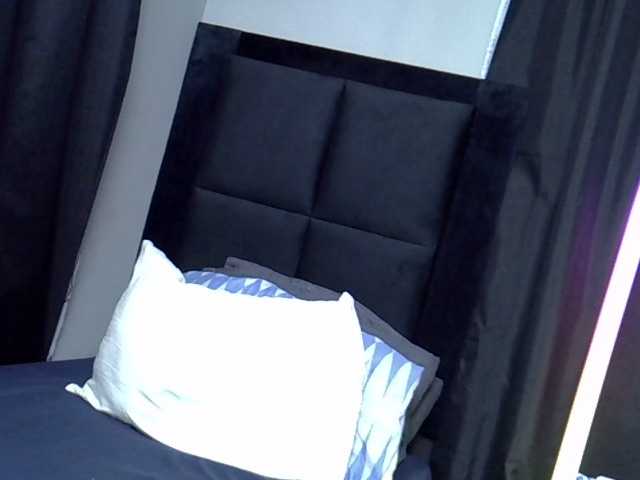 TyrasexyEyes live cam preview