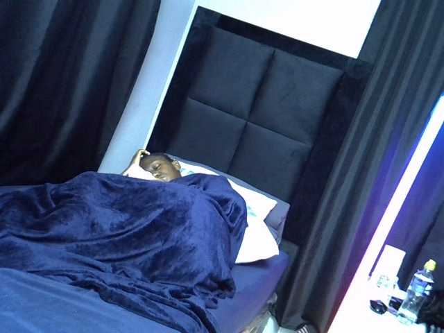 TyrasexyEyes live cam preview