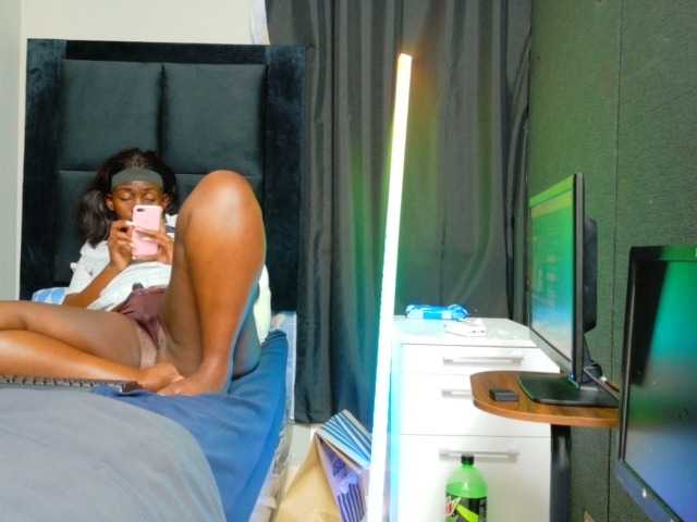 TyrasexyEyes live cam preview