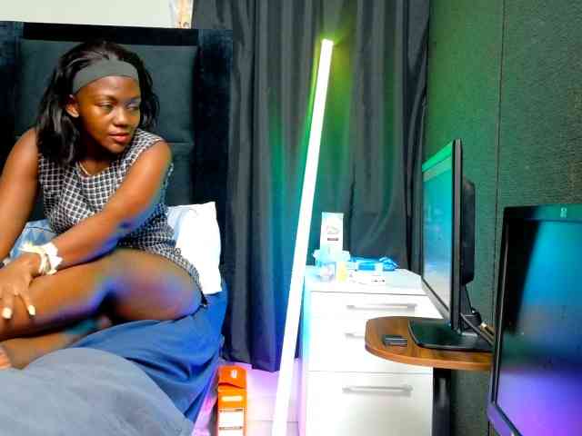 TyrasexyEyes webcam