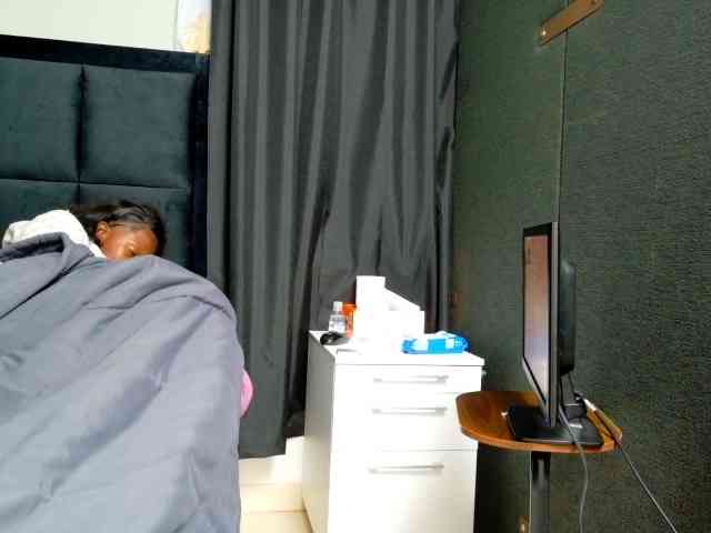 TyrasexyEyes webcam
