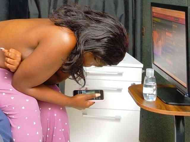 TyrasexyEyes webcam