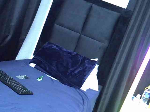 TyrasexyEyes's webcam live show