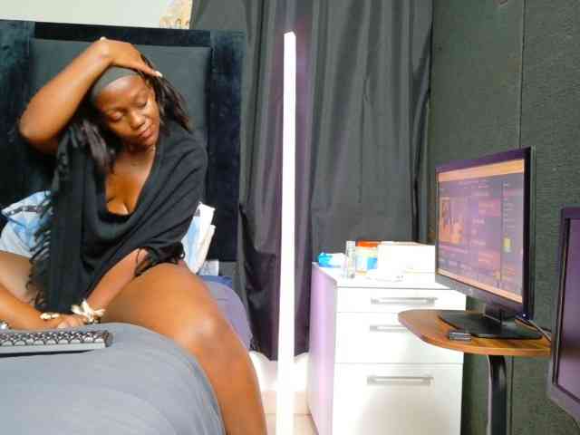 TyrasexyEyes webcam
