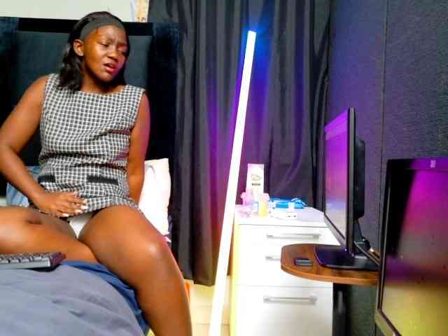 TyrasexyEyes webcam