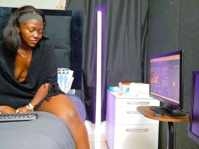 TyrasexyEyes webcam