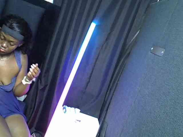 TyrasexyEyes webcam