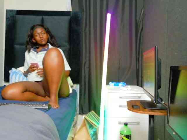 TyrasexyEyes webcam