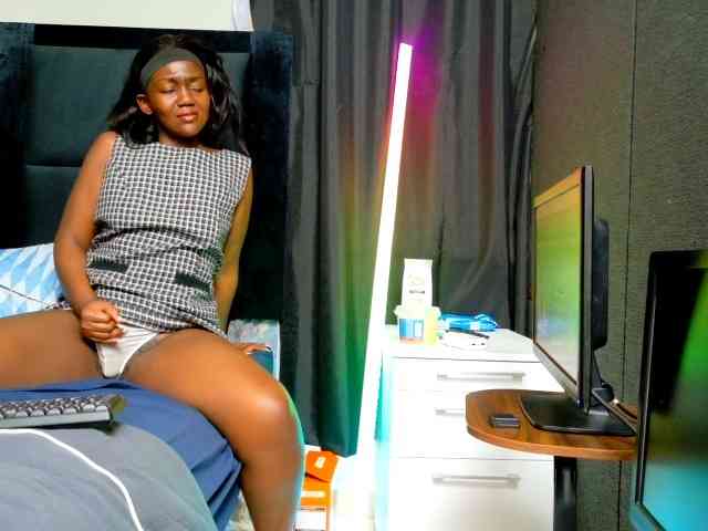 TyrasexyEyes webcam