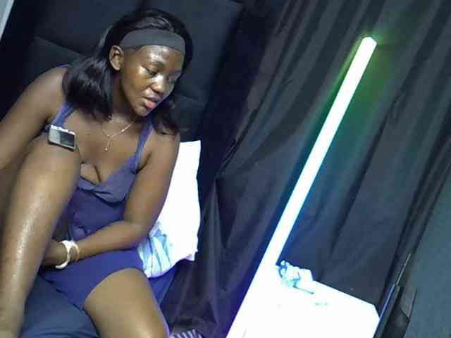 TyrasexyEyes webcam