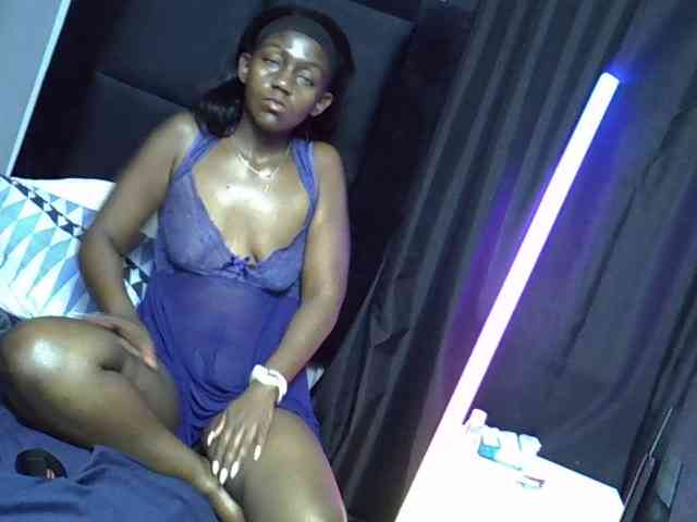 TyrasexyEyes webcam