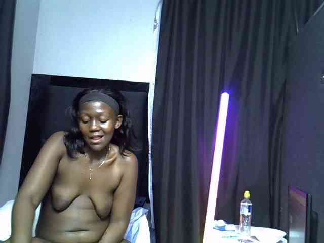 TyrasexyEyes webcam