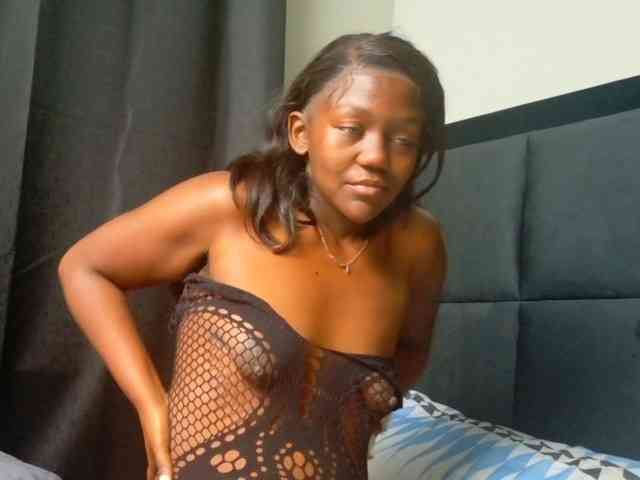TyrasexyEyes's webcam live show