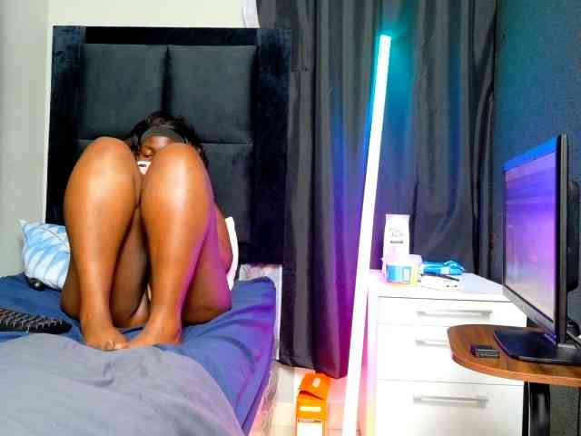 TyrasexyEyes webcam