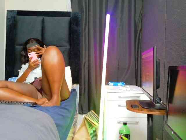 TyrasexyEyes webcam
