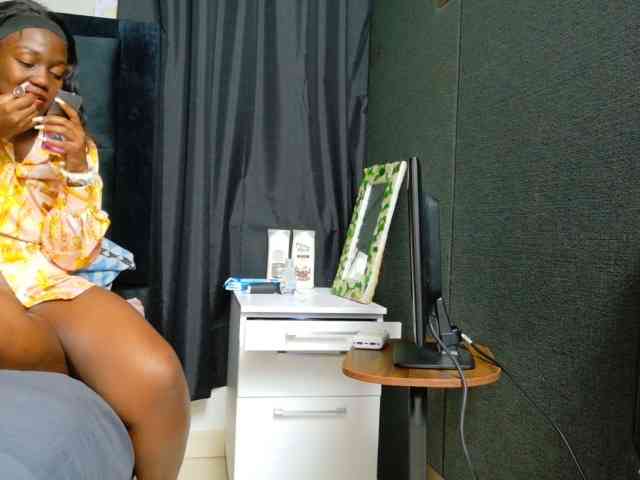 TyrasexyEyes webcam