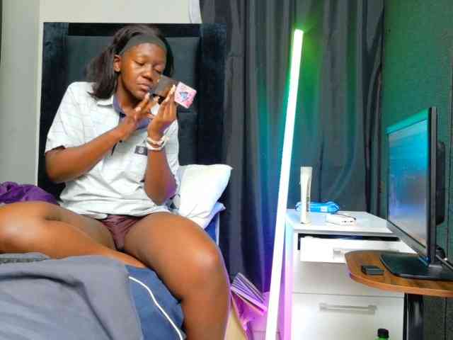 TyrasexyEyes webcam