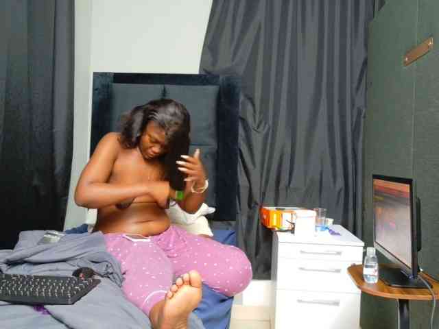 TyrasexyEyes webcam