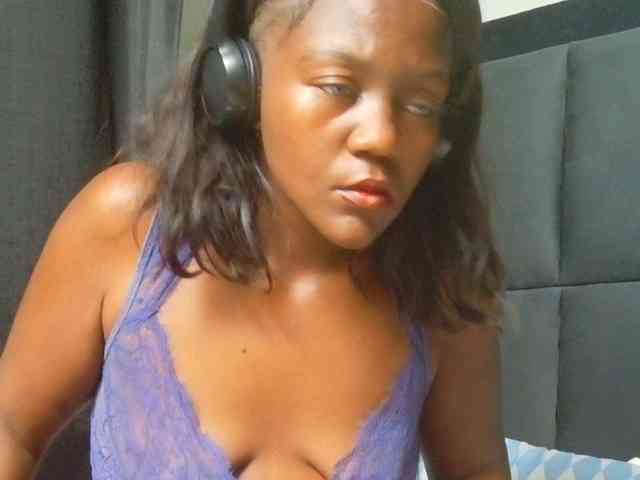 TyrasexyEyes webcam