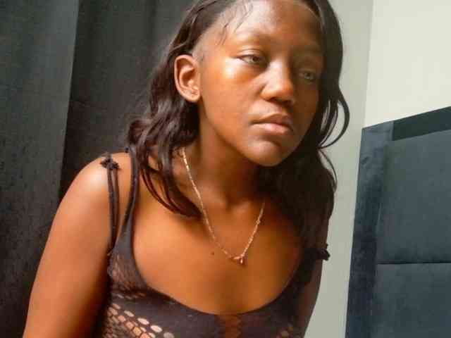 TyrasexyEyes Live Webcam on BongaCams