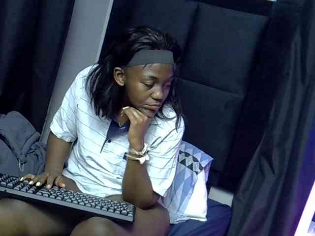 TyrasexyEyes webcam