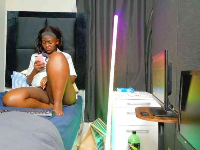 TyrasexyEyes webcam