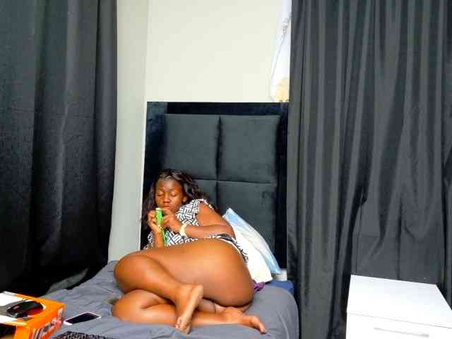 TyrasexyEyes webcam