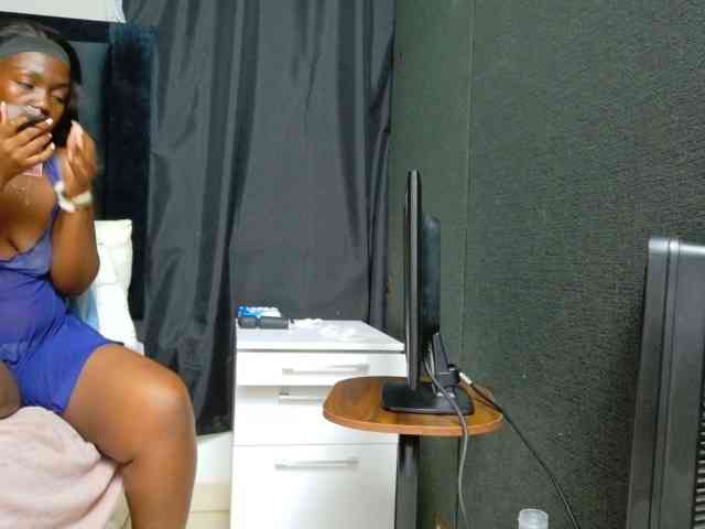 TyrasexyEyes webcam