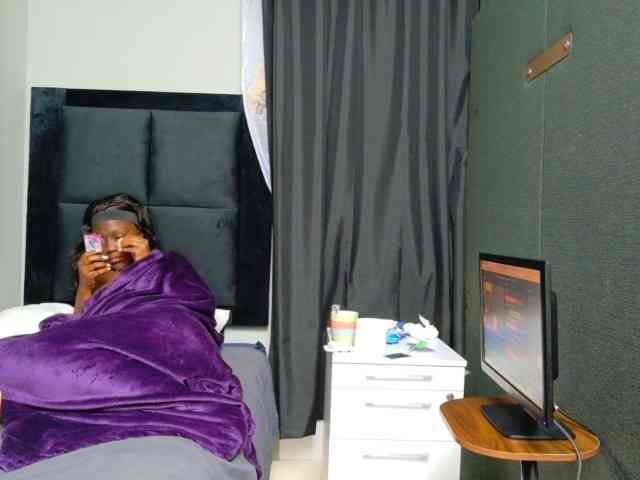 TyrasexyEyes's webcam live show