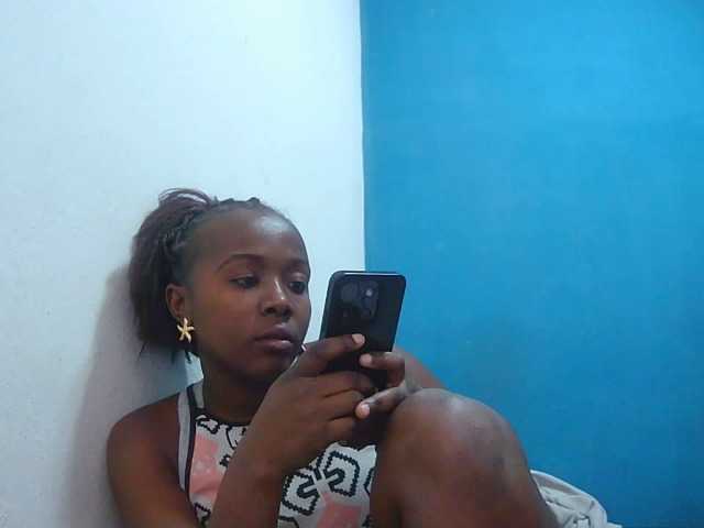 Tinah2 live cam on BongaCams