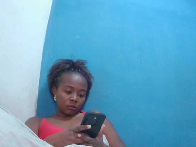 Tinah2 live cam on BongaCams