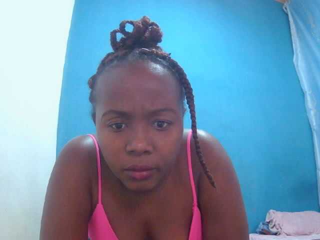 Tinah2 live cam on BongaCams