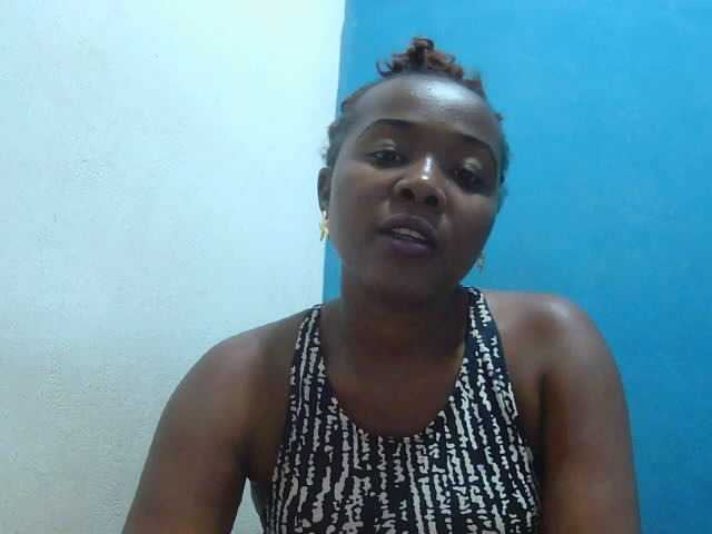 Tinah2 live cam on BongaCams