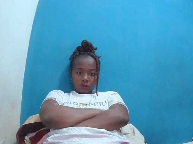 Tinah2 live cam on BongaCams