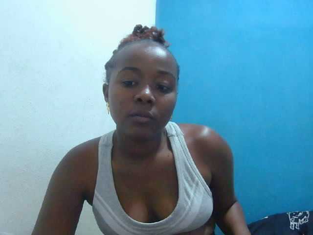 Tinah2 live cam on BongaCams