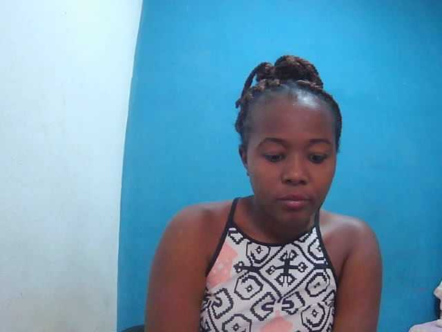 Tinah2 live cam on BongaCams