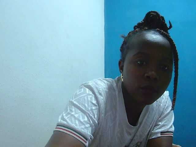 Tinah2 live cam on BongaCams