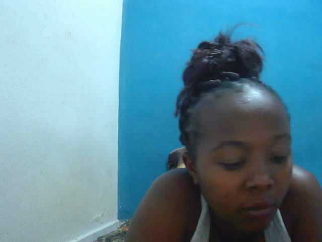 Tinah2 live cam on BongaCams
