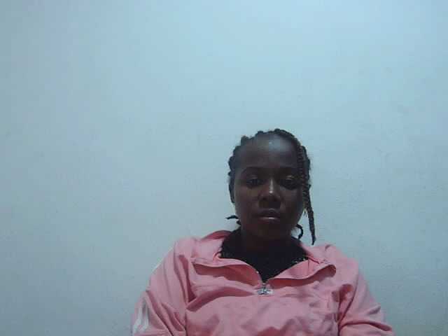 Tinah2 live cam on BongaCams