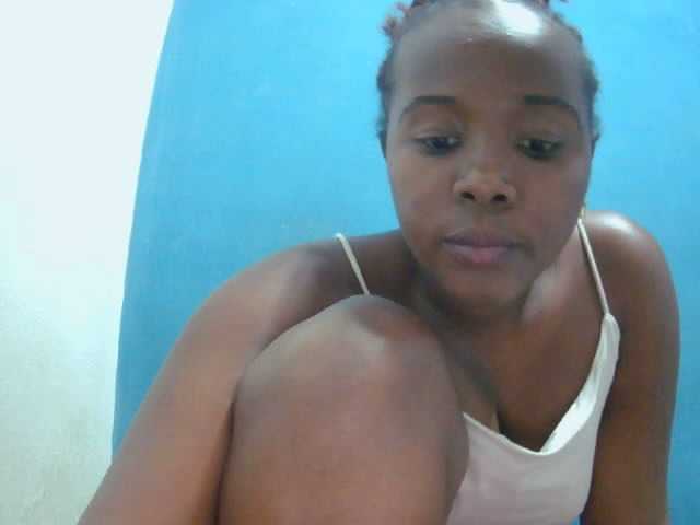 Tinah2 live cam on BongaCams