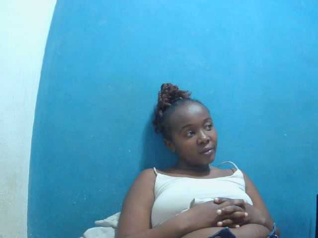 Tinah2 live cam on BongaCams