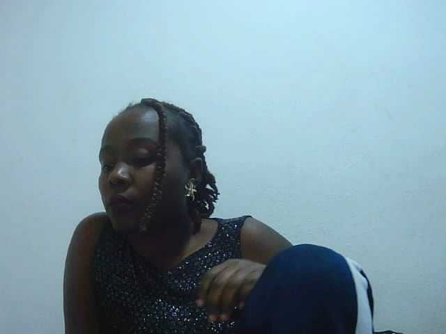 Tinah2 live cam on BongaCams