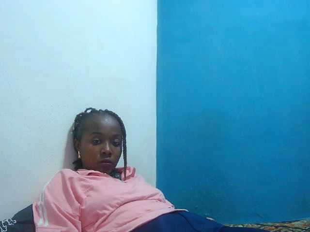 Tinah2 live cam on BongaCams