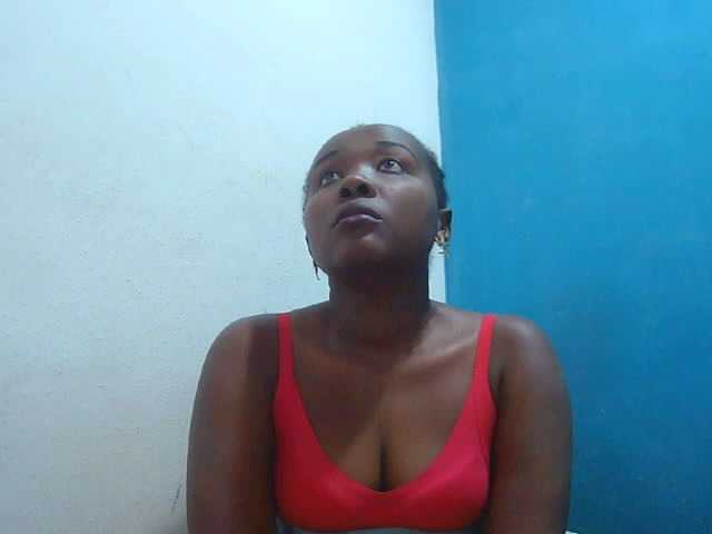 Tinah2 live cam on BongaCams