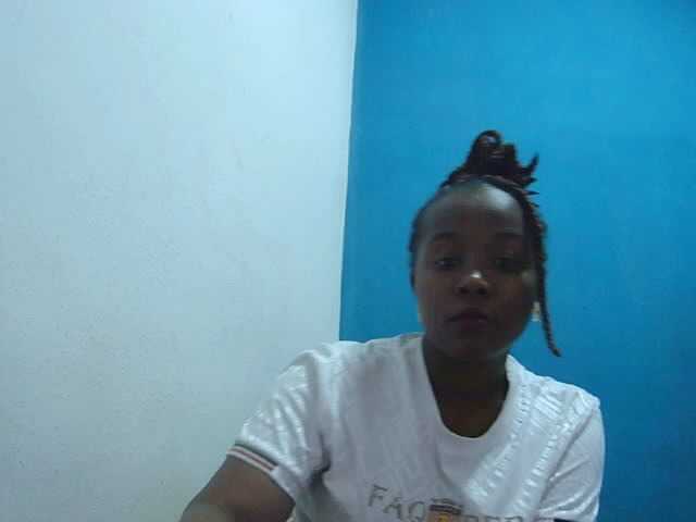 Tinah2 live cam on BongaCams